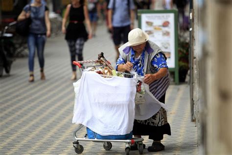 Revščini so bolj izpostavljene starejše ženske