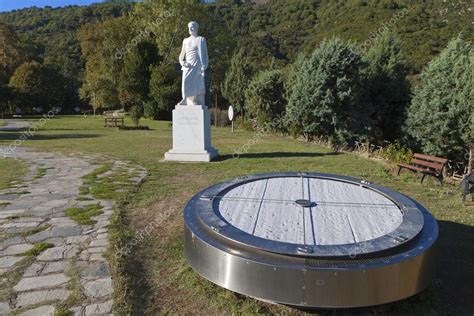 ギリシャのスタゲイロスにあるアリストテレス公園 — ストック ...