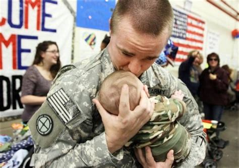 22 Life Affirming Photos Of Servicemen And Women Coming Home From