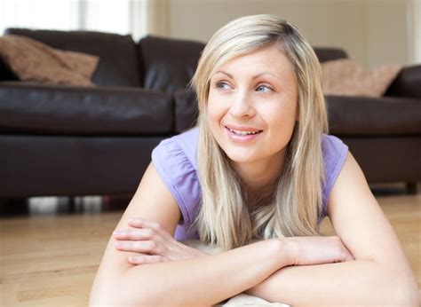 Premium Photo Portrait Of A Smiling Young Woman Lying On The Floor