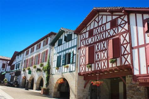 Les plus beaux villages du Pays basque Pyrénées Atlantiques Chateau Medieval Station
