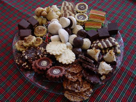 Yugoslavian christmas cookies combine layers of cookie, jam, nuts, and meringue into a holiday sensation! Betty's Kitchen Fare: Rugelach (Part of Christmas cookie ...