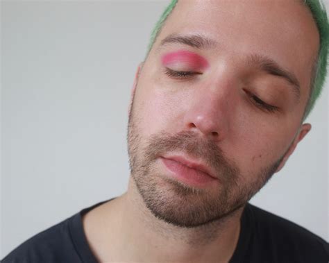 In addition, you can use a little water to make. Eye Primer Hack to Make Your Eye Shadow More Pigmented ...