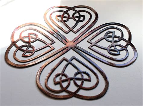 This 25.5 x 23.5 x 2.5 inch. Celtic Shamrock Metal Wall Art Decor 12" x 11" in 2020 | Metal wall art decor, Wall art crafts ...