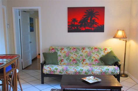 Every night is a different party, with themes from creative to creepy, from adam & eve to lunar lunacy. Key West Inn