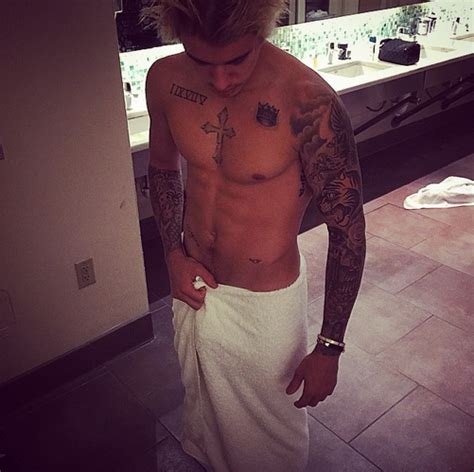 Justin Bieber Shows Off His Own Bulge In New Shirtless Selfie Photo