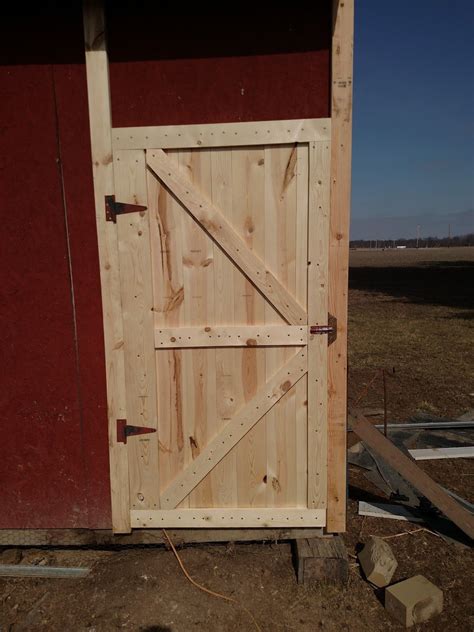 I put together a little video showing how you can make an automatic chicken door with a power car antenna and a timer in hopes it inspires you to add one to your coop! Muddy Geek: Barn Style Chicken Coop Door | Chicken coop ...