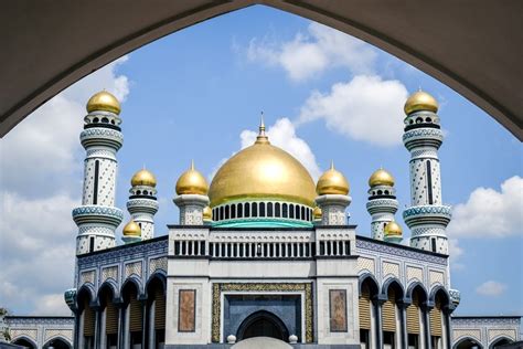 Jameasr Hassanil Bolkiah Mosque In Brunei Travel Tips