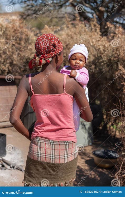 afrikaanse moeder stock foto image of afrika mensen 162527362