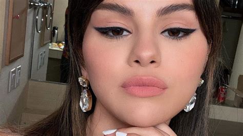 Rare Beauty By Selena Gomez Is Finally Here All The Details Glamour