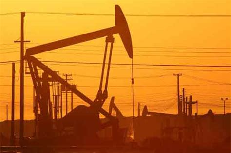 Dunya News On Twitter Oil Tumbles As Traders Bet On Weak Doha Meeting
