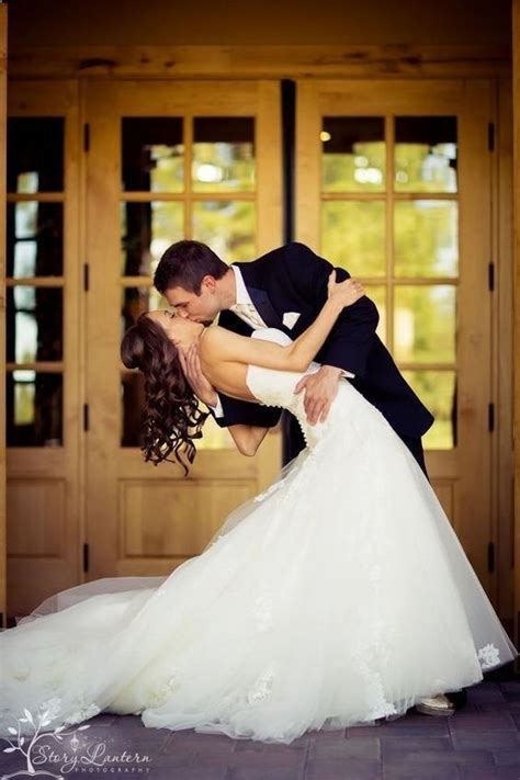 33 Creative And Romantic Wedding Kiss Photos You Cant Miss Wedding