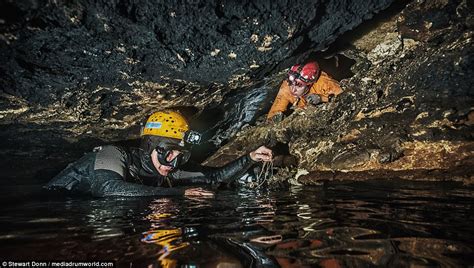 Cave Divers Uncover Mount Gambier Cave System Daily Mail Online