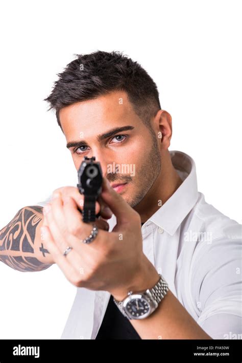 Joven Apuesto Hombre Pistola Apuntando Fotografías E Imágenes De Alta