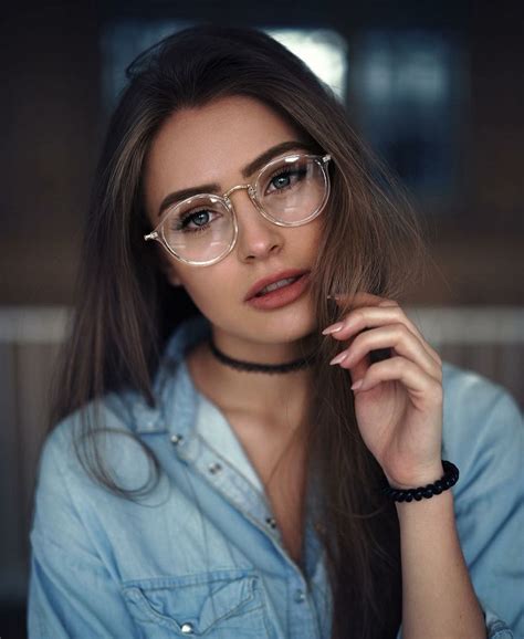 Photography ↠ρiηŧєrєsŧ Dbєηєvєηuŧø ♡☪ Dbenevenuto Cute Glasses Girls With Glasses Portrait