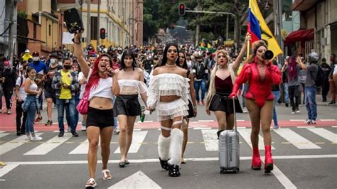 Comunidad Lgbt Presente En Paro Nacional De Colombia Homosensual Paros Drag Queen Street