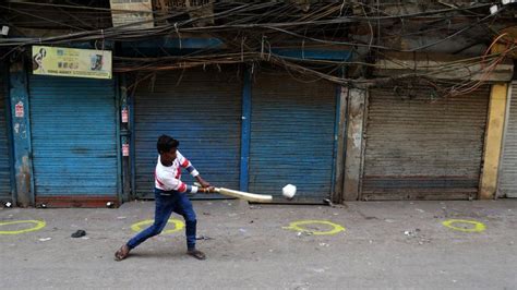 On 23 march 2020, the government of india under prime minister narendra modi ordered a nationwide lockdown for 21 days, limiting movement of the entire 1.38 billion or 138 crore population of india as. Delhi announces lockdown as India's cases surge - FBC News