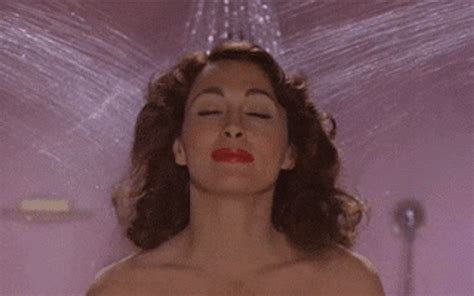 Faye Dunaway Shower Time Gif Gifdb Com