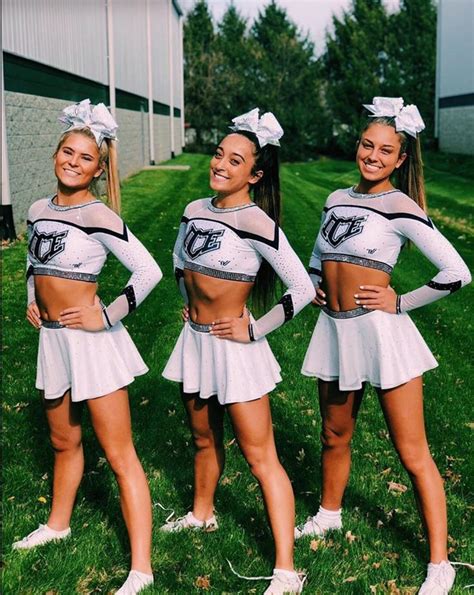 Pin By Hannah On Cheer Cheer Picture Poses Cheer Poses Cute Cheerleaders
