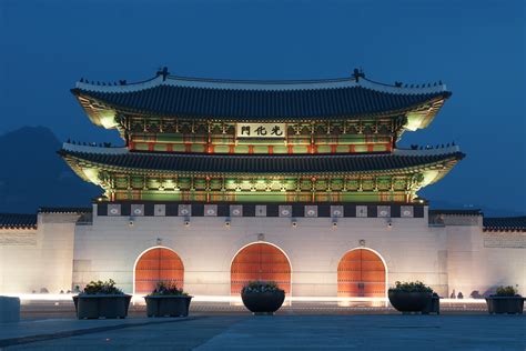 I went back to this palace even during the covid, just don't forget to follow the social distancing rule and a;ways wear your mask. Best Places to Visit in Seoul South Korea for Short ...