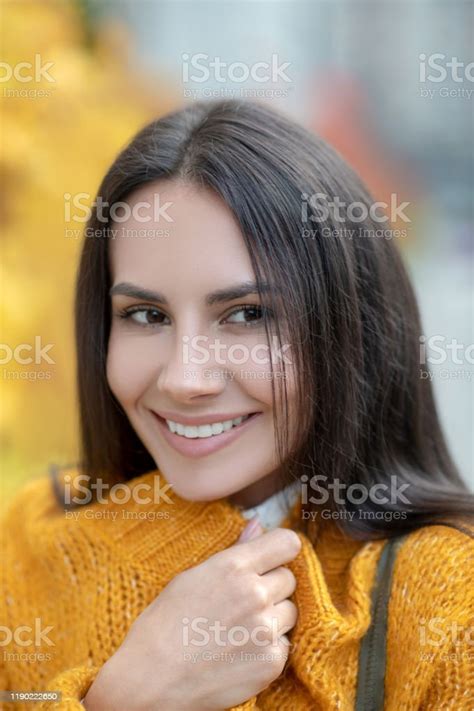 Hermosa Cara De Una Joven Feliz Foto De Stock Y Más Banco De Imágenes