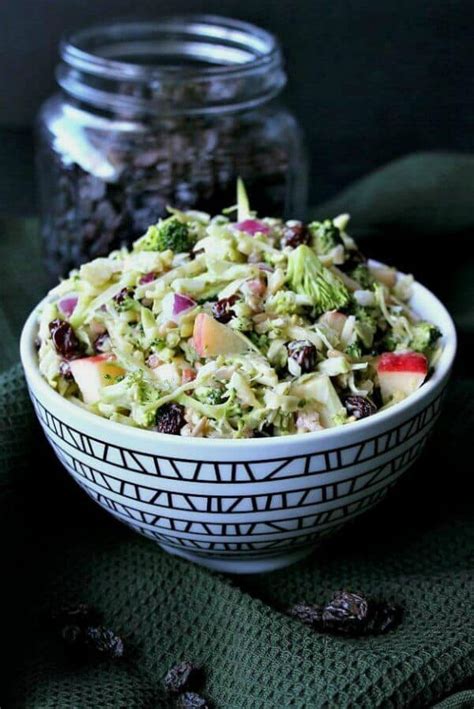 This broccoli apple salad is the perfect salad for fall! Vegan Apple Broccoli Salad Recipe - Vegan in the Freezer