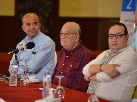 بحبك يا حبيبي بحبك وهتجنن عليك. محمد العدل: «حسن حسنى بياخد فلوس كتير».. والفنان يرد ...