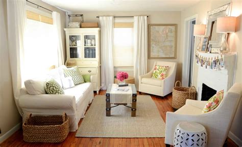 Know more about designing small living room decor & hall interior at for families who live in small houses, using the vertical space optimally will take attention away from the limited floor space. The 10 cardinal sins of Toronto apartment decor that thou ...