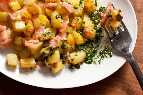 The most common salmon foe material is metal. Smoked Salmon Hash with Lemon-Parsley Vinaigrette ...