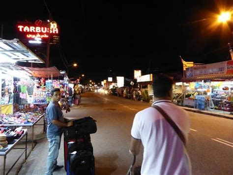 Sí, el holiday inn resort penang está situado a solo 222 m del centro de batu feringgi. Night market outside - Picture of Holiday Inn Resort ...