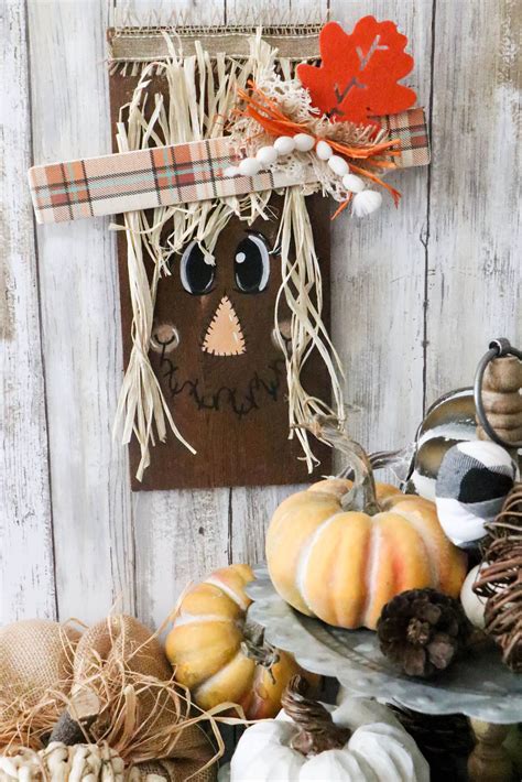 diy scarecrow sign - Re-Fabbed | Diy scarecrow, Autumn signs diy, Scarecrow crafts