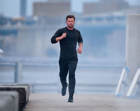 Chris Hemsworth Trainer Advises Intermittent Fasting No Protein Shakes