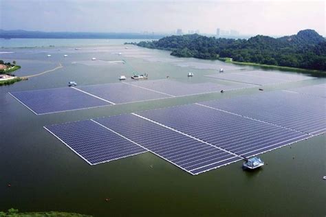 Inauguran Un Mega Parque Solar Flotante De 122 000 Paneles En Singapur Equivalente A 45 Campos