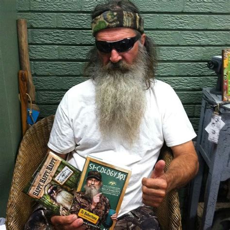 He is so unlucky, he even ended up getting struck by someone else's tribulation. Phil proud of his book & Si's book | Duck dynasty family, Duck dynasty, Duck commander