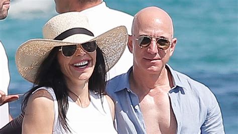 Jeff Bezos Packs On Pda With Bikini Clad Lauren Sanchez — Photos