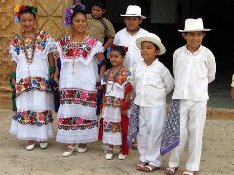 Guatemalan Clothing Los Coloridos Trajes Indã­genas De Guatemala