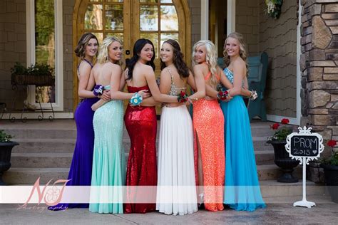 Fun Idea For Girls Only Pictures At Prom Prom Photoshoot Prom