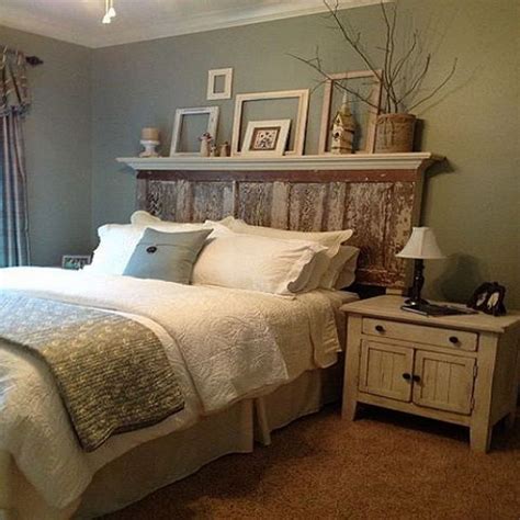 White walls, white furniture and a window make the small but stylish space feel brighter and larger. Tips and Ideas for Decorating a Bedroom in Vintage Style