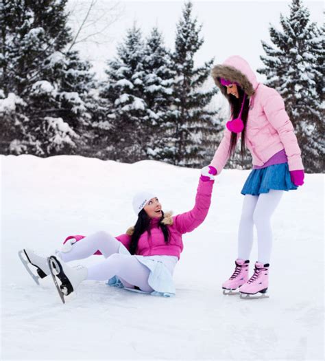 Two Girls Ice Skating — Stock Photo © Lanakhvorostova 1809322