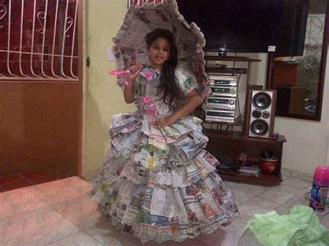 Vestido De Dama Antañona En Papel Periódico Newspaper Dress Carrie