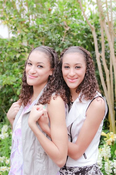 Teenage Twin Sisters High School Senior Portrait © Lilac Hill