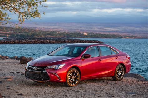 2015 Toyota Camry Xse V 6 First Test Motor Trend