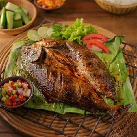 Kalau lapar malam hari, pilihlah camilan sehat yang tidak mengandung banyak kalori. Resep Ikan Pecah Kulit Bakar - Masak Apa Hari Ini?