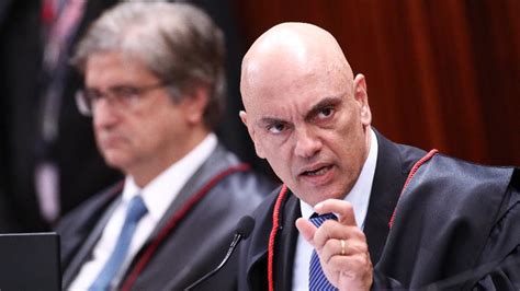 Moraes dá horas para campanha de Bolsonaro provar fraudes em inserções em rádios Rádio Bom