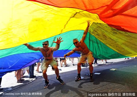 以色列举行同性恋骄傲大游行彩虹旗满街飘扬风景独好组图 搜狐滚动