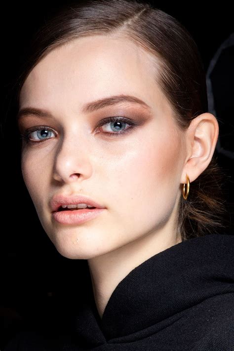 The Catwalk Make Up Trends To Adopt This Autumnwinter Makeup Trends