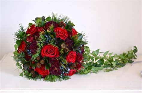Here's a list of wedding flowers by season in the uk. Wedding Flowers Blog: Jemma's Christmas Wedding Flowers ...