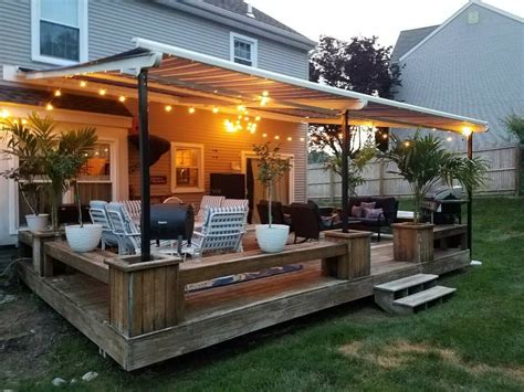 As one of the most popular types of awnings on the market it is no surprise that aluminum awnings have a number of benefits. Shield Your Deck From the Elements With a Retractable ...