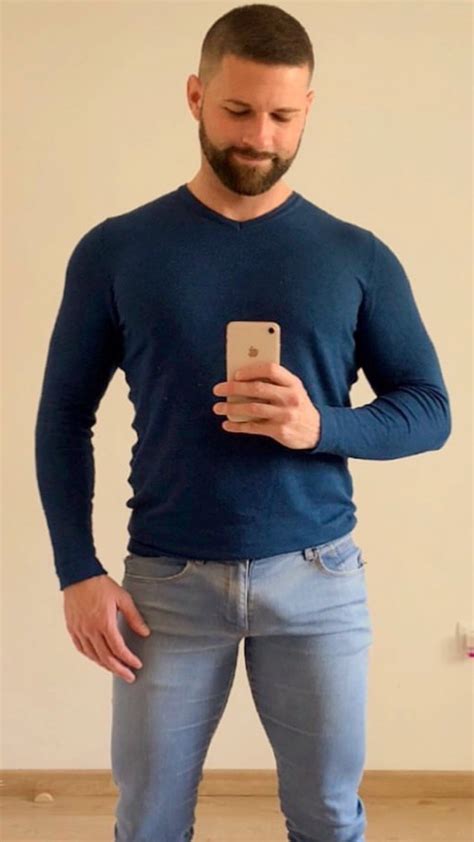selfie with sweater in bulging jeans men in tight pants sexy bearded men skinny jeans men
