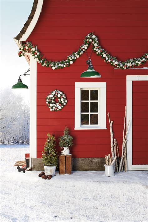 27 Outdoor Christmas Decorations Ideas For Outside Christmas Porch Decor